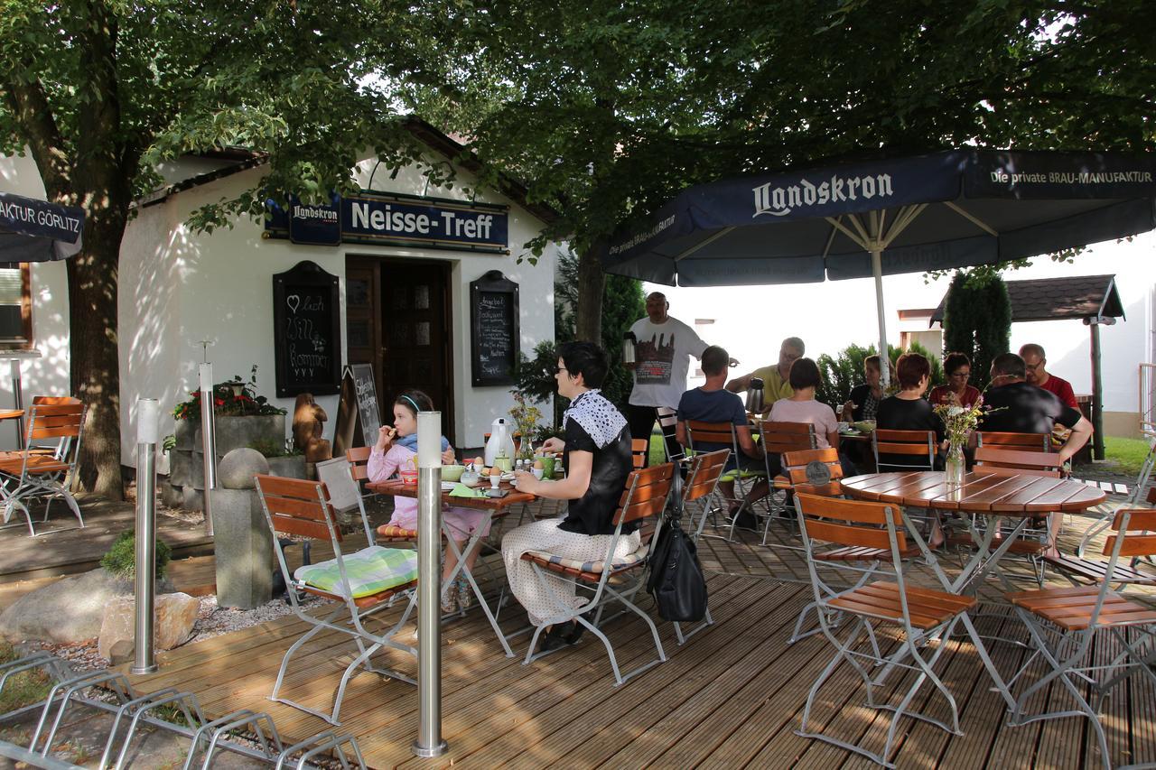 Pension Zum Alten Gasthaus Haensel Krauschwitz Buitenkant foto